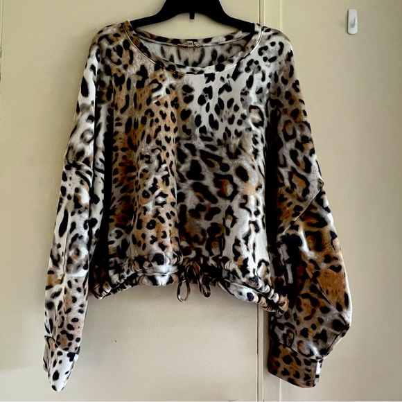 Cropped leopard sweatshirt - Picture 1 of 4
